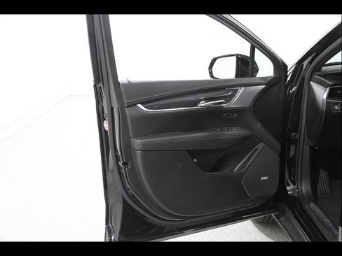 Used 2022 Cadillac XT5 Premium Luxury AWD/4WD image 4