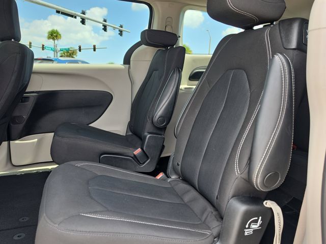 Used 2023 Chrysler Voyager LX FWD image 10