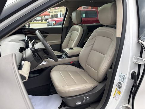 Used 2024 Lincoln Nautilus Premier w/ Equipment Group 102A image 2