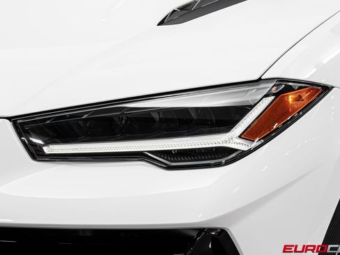Used 2024 Lamborghini Urus Performante AWD/4WD image 11