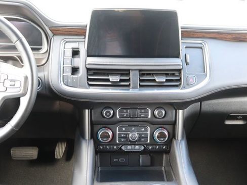 Used 2023 Chevrolet Suburban Premier image 16