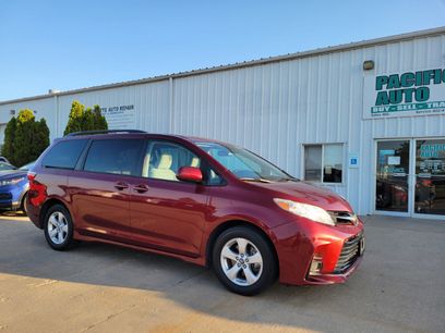 Used 2018 Toyota Sienna LE w/ Carpet Mat Package