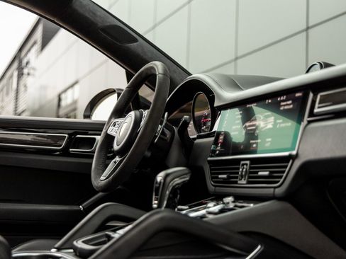 Certified 2020 Porsche Cayenne Turbo image 45