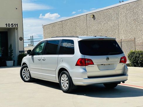 Used 2012 Volkswagen Routan SE image 6