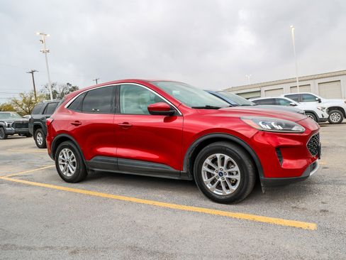 Used 2020 Ford Escape SE image 7