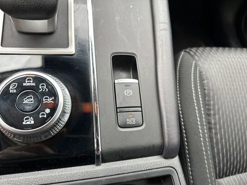 Used 2023 Mitsubishi Outlander ES AWD/4WD image 31