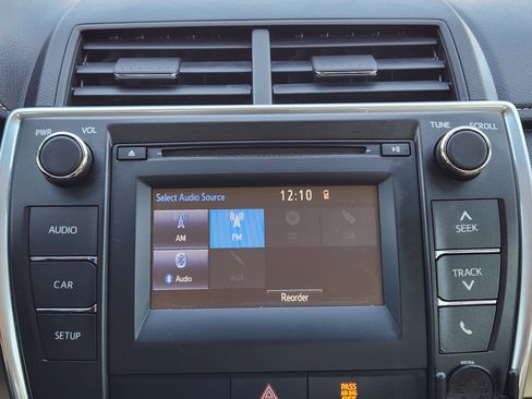 Used 2015 Toyota Camry LE image 17