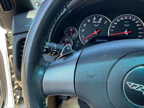 Used 2006 Chevrolet Corvette Coupe w/ Preferred Equipment Group RWD image 9