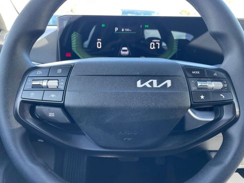 Used 2025 Kia K4 LXS image 27