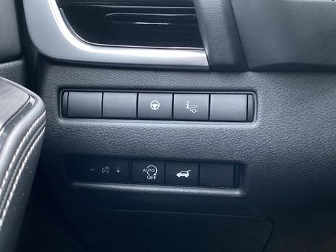 Used 2025 Nissan Rogue SL w/ SL Premium Package image 27