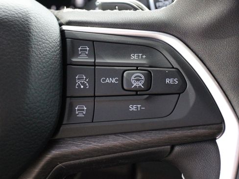 New 2026 Jeep Grand Cherokee Limited image 8