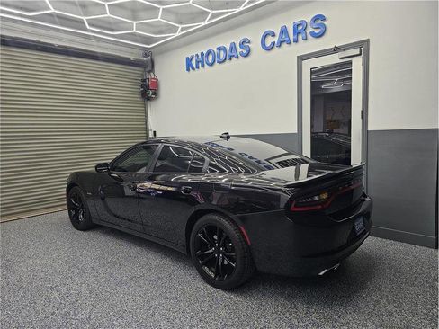Used 2016 Dodge Charger R/T w/ Plus Group image 3