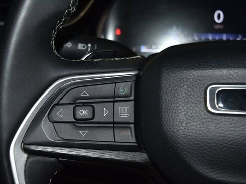 Used 2023 Jeep Grand Cherokee L Laredo image 7