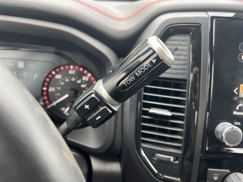Used 2021 Nissan Titan PRO-4X w/ Pro-4x Convenience Package AWD/4WD image 12