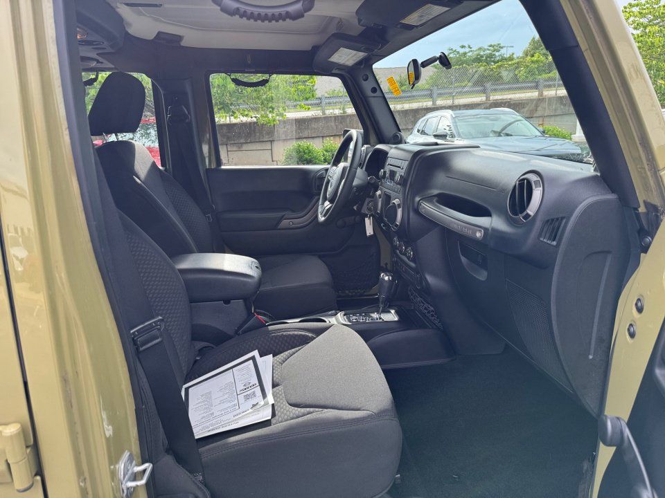 Used 2013 Jeep Wrangler Unlimited Sport w/ Connectivity Group AWD/4WD image 32