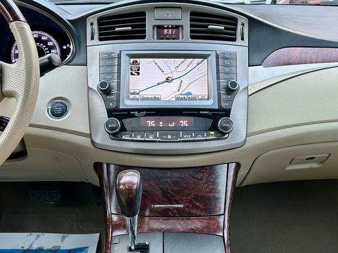 Used 2012 Toyota Avalon Limited image 25