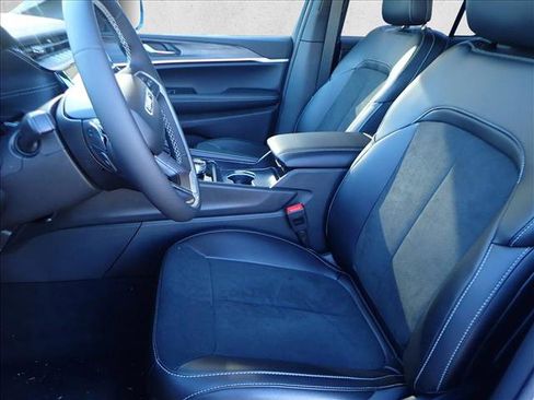 New 2026 Jeep Grand Cherokee Altitude image 12