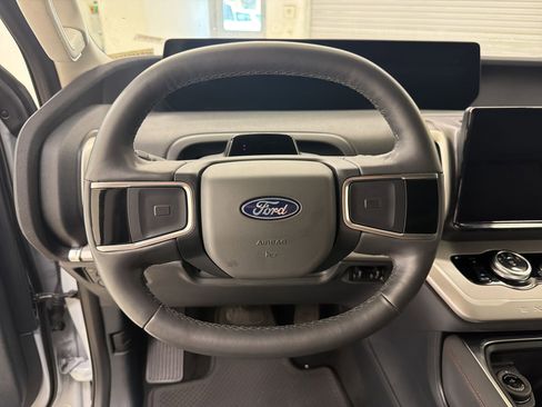 Used 2025 Ford Expedition Max Active AWD/4WD image 17