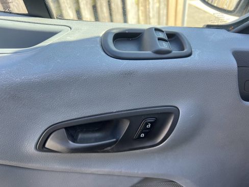 Used 2018 Ford Transit 250 130 Low Roof RWD image 9