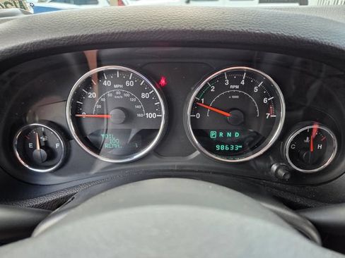 Used 2015 Jeep Wrangler Unlimited Sahara w/ Connectivity Group AWD/4WD image 28