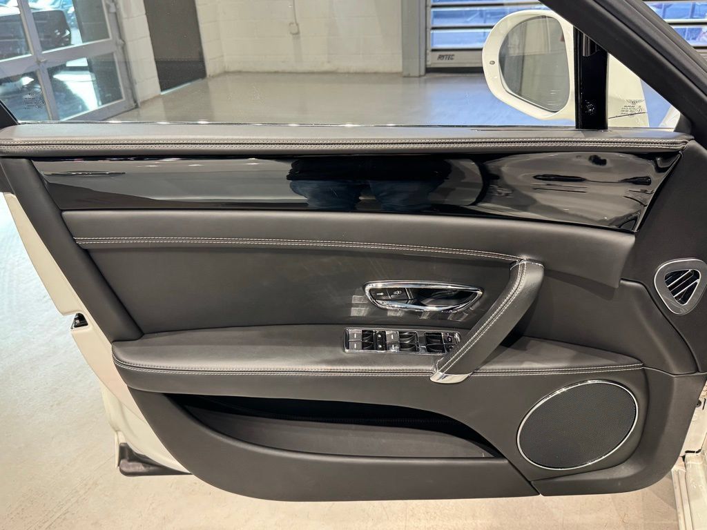 Used 2018 Bentley Flying Spur V8 AWD/4WD image 16