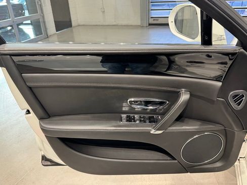 Used 2018 Bentley Flying Spur V8 AWD/4WD image 16
