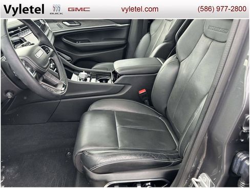 Used 2022 Jeep Grand Cherokee Overland w/ Advanced Protech Group III image 19