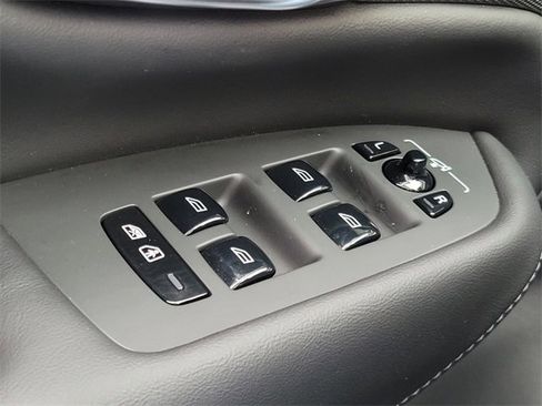 Certified 2025 Volvo XC90 B6 Ultra image 40