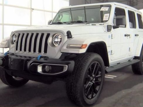 Used 2023 Jeep Wrangler Unlimited Sahara w/ Cold Weather Group AWD/4WD image 1