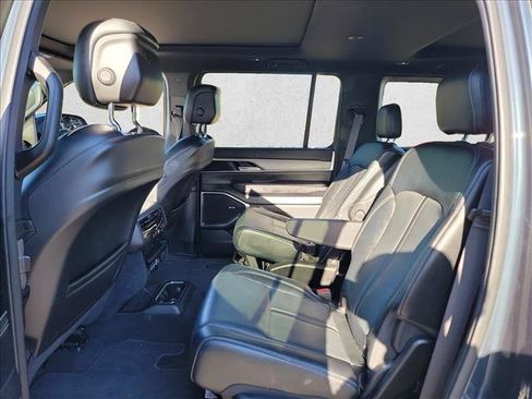 Used 2023 Jeep Wagoneer Series II RWD image 14