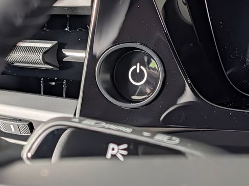 New 2026 Porsche Macan Electric RWD image 37