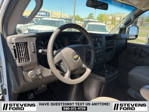 Used 2018 Chevrolet Express 2500 w/ Driver Convenience Package RWD image 17