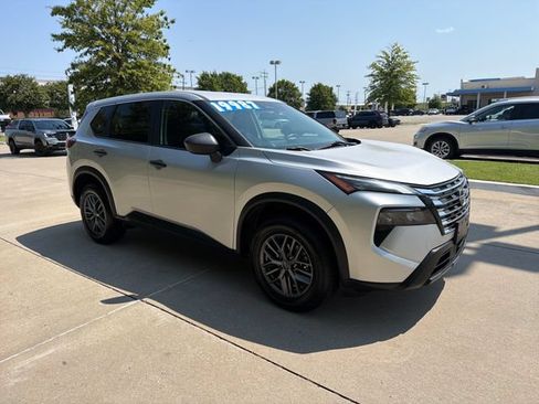 Used 2024 Nissan Rogue S FWD image 7