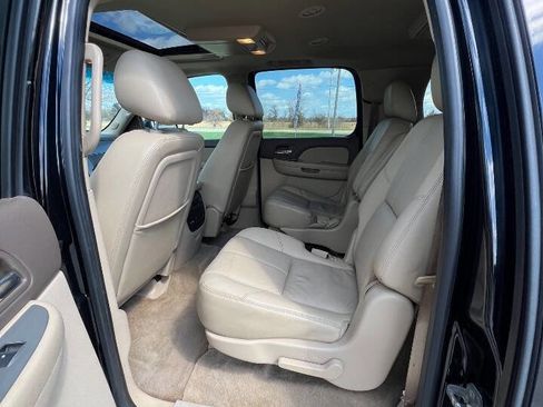 Used 2011 Chevrolet Suburban LT image 17