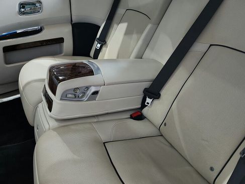 Used 2013 Rolls-Royce Ghost RWD image 31