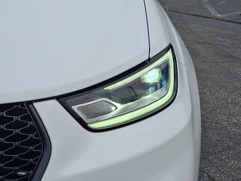 New 2026 Chrysler Pacifica Limited w/ Uconnect Theater Family Group image 9