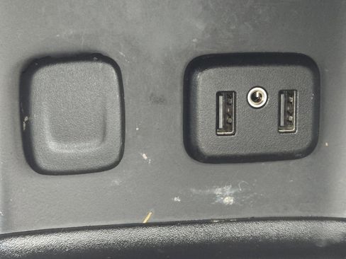 Used 2019 GMC Acadia SLT w/ LPO, Floor Liner Package image 9