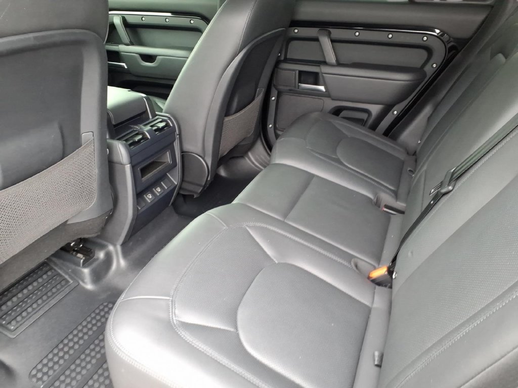 Used 2025 Land Rover Defender 110 X-Dynamic SE AWD/4WD image 16
