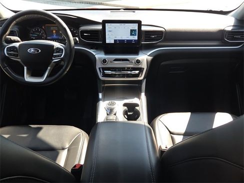 Certified 2022 Ford Explorer XLT w/ Equipment Group 202A image 11