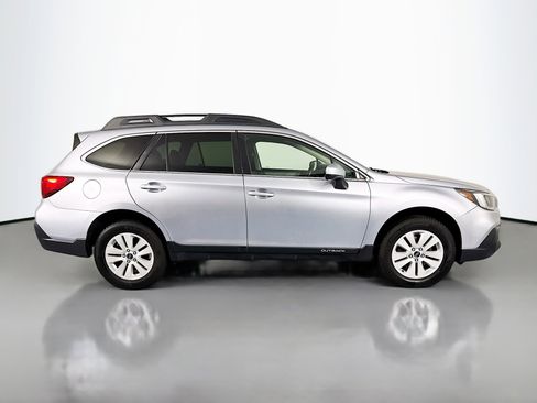 Used 2018 Subaru Outback 2.5i Premium image 4