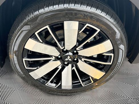 New 2026 Mitsubishi Outlander SE image 32