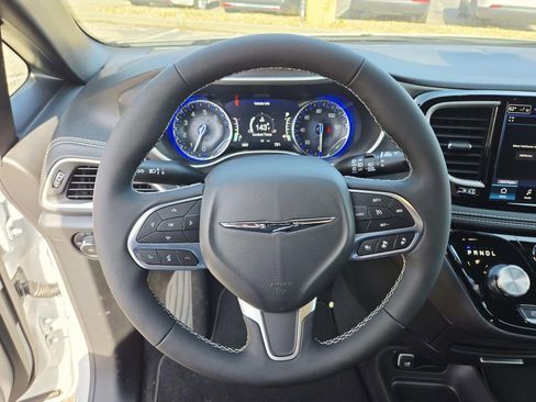 New 2026 Chrysler Pacifica Select image 20