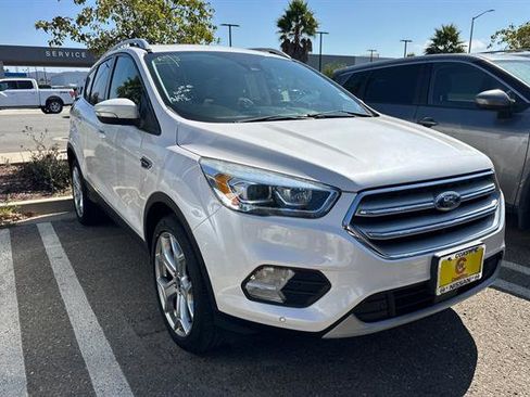 Used 2019 Ford Escape Titanium image 2