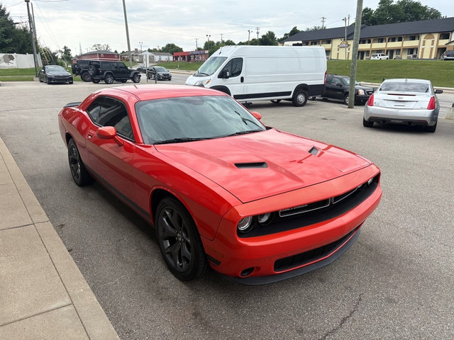 Used 2017 Dodge Challenger SXT w/ Driver Convenience Group RWD image 7