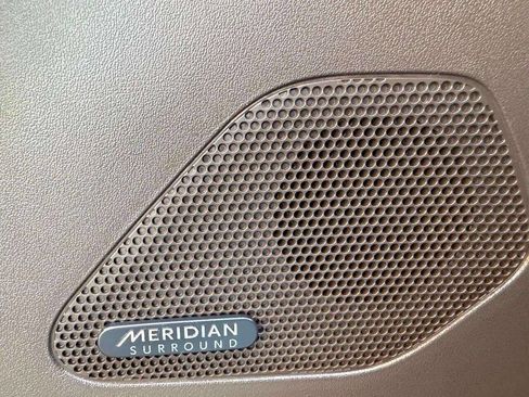 Used 2017 Jaguar F-PACE Prestige image 15