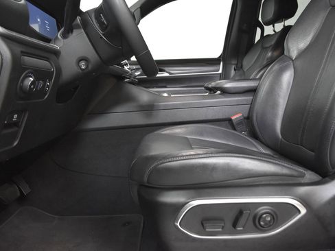 Used 2024 Jeep Wagoneer L Series II RWD image 16