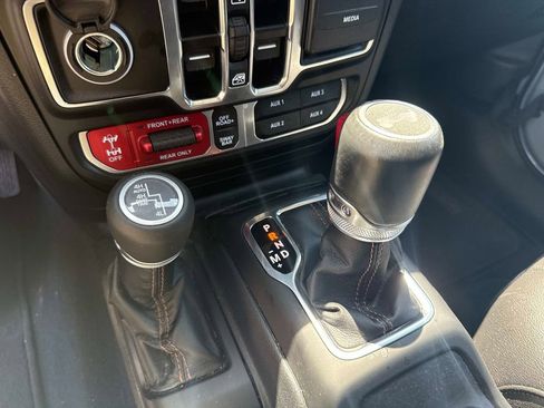 Used 2022 Jeep Wrangler Unlimited Rubicon AWD/4WD image 24