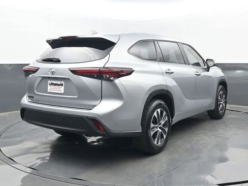 Used 2025 Toyota Highlander XLE image 22