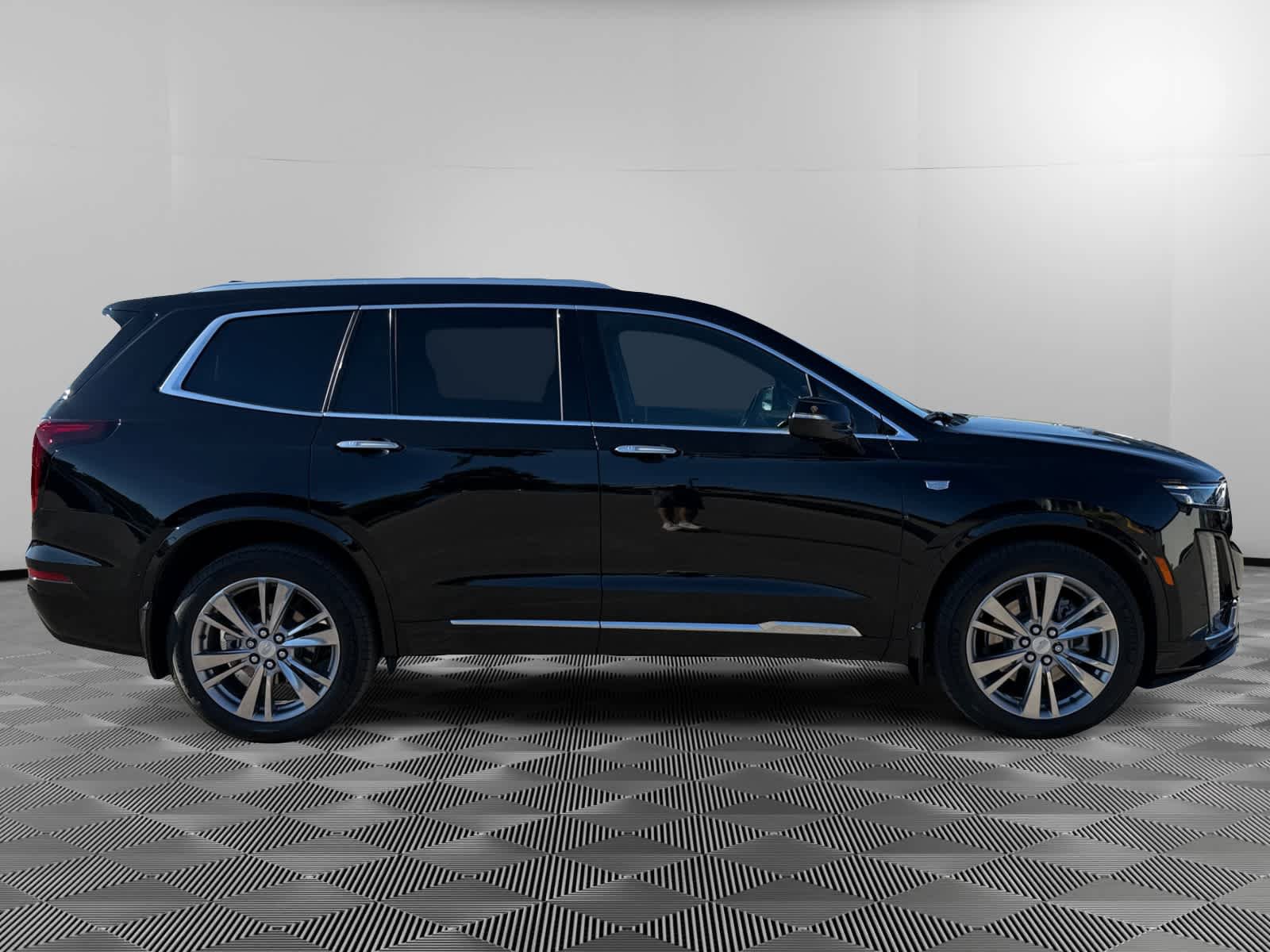 Used 2023 Cadillac XT6 Premium Luxury w/ Technology Package AWD/4WD image 6