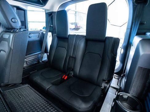 Used 2023 Land Rover Defender 110 X-Dynamic SE image 54